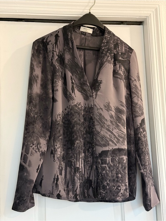 Babaton Tops - Babaton Gray & Black Scenic Print Silk Blouse